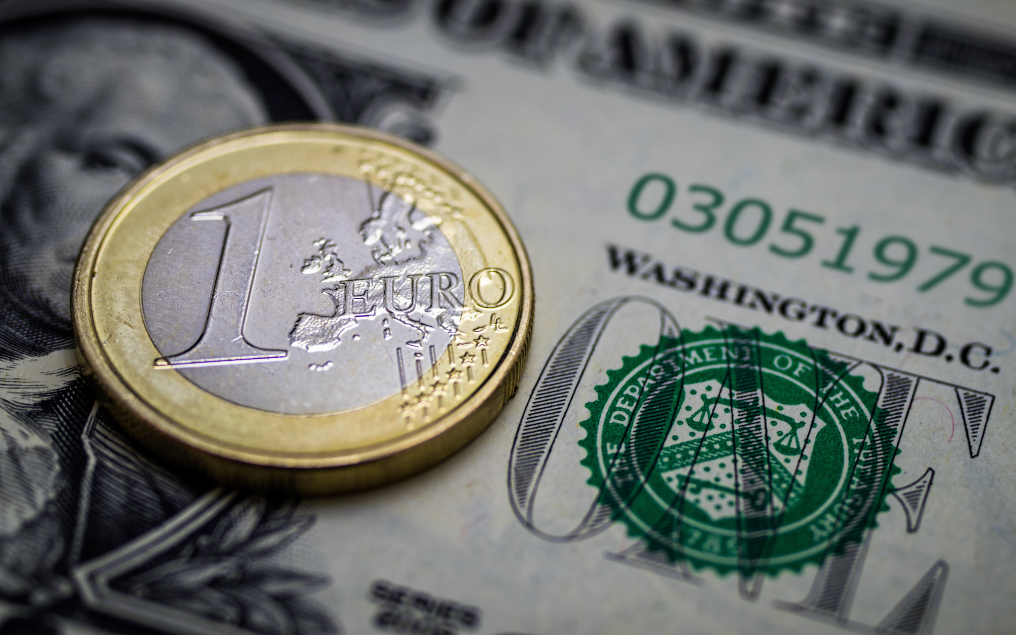 euro-versus-dollar-exchange-for-a-trip-to-france