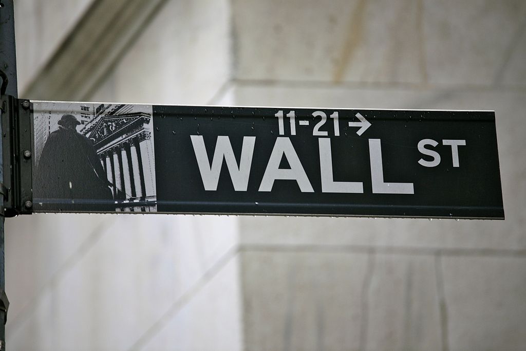 1024px-Wall_Street_Sign_(5899884048)