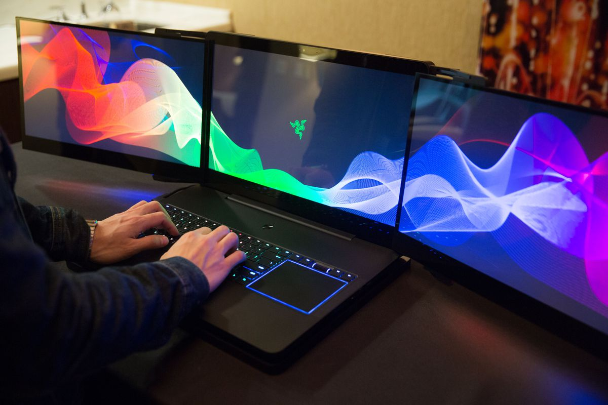 De laptop van de toekomst: 3 opvouwbare schermen in 1 - Slim Beleggen